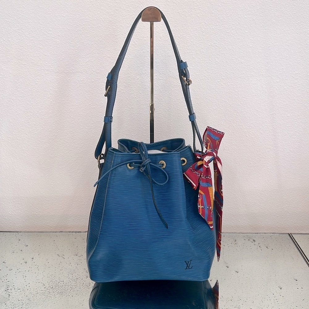 Authentic Louis Vuitton Epi Noe Blue Bucket Bag  Blue MM